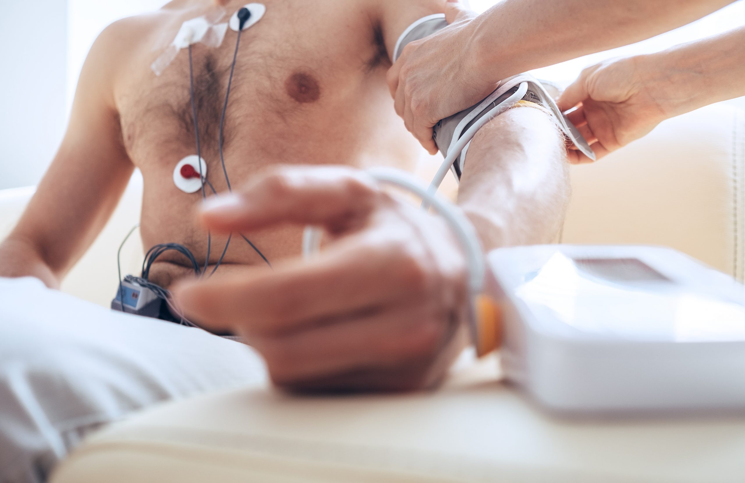 Langzeit-EKG und -Blutdruckmessungen